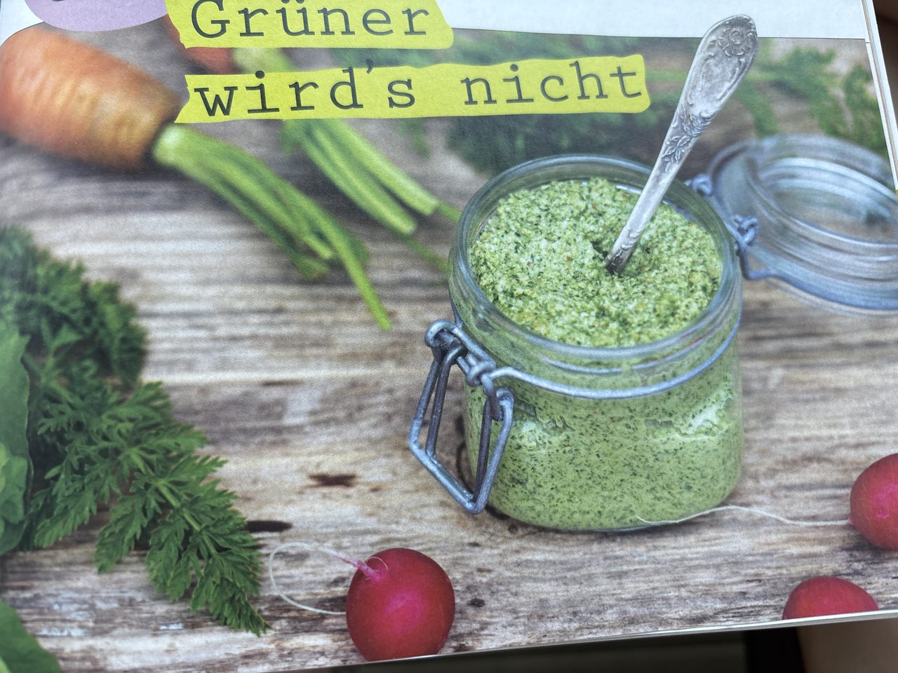 Pesto aus Radieschen-und Karottengrün